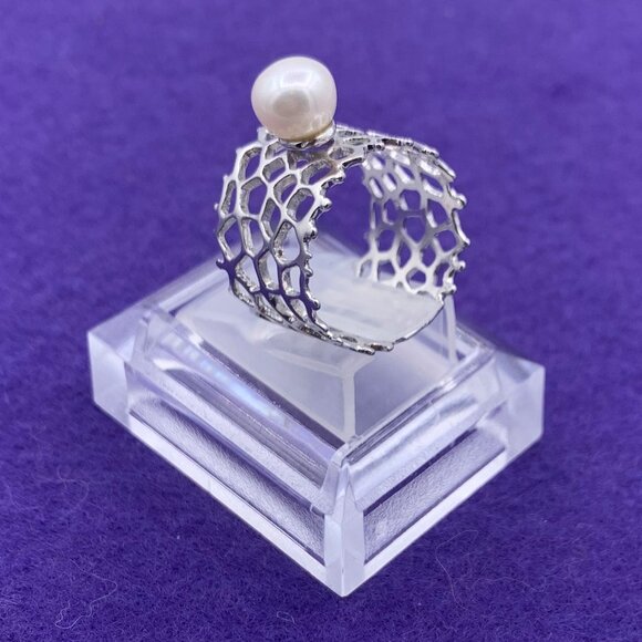 New, no tags, mirror finish silver colour hard clam shell, clutch, purse - Picture 13 of 16